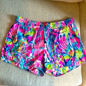 Lilly Pulitzer Run Around Shorts Size M